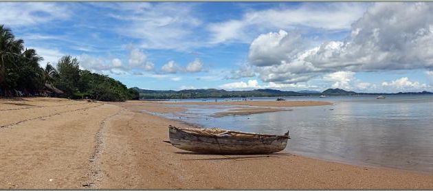 Un dernier panorama sur la plage du Sakatia Lodge avant notre départ, direction La Réunion, pour une escale de 24 heures - Madagascar