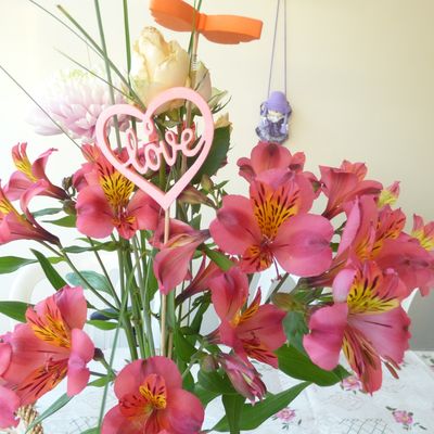 je suis encore perturbée par un nouveau deces  donc je ne sais plus ou j en suis pour les voeux de nouvel an mais je vous les offre a vous tous sincerement et surtout une bonne santé pour laquelle souvent les voeux ne suffisent pas hélas