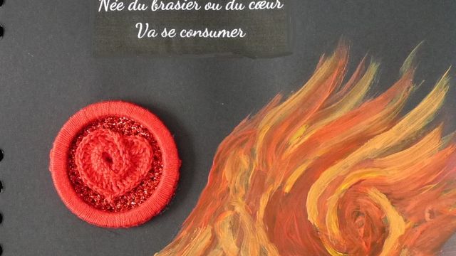 Bouton pour août : Le feu