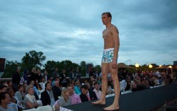 mode fashion pool podium