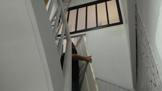 L'escalier et les Toilettes de l'étage (3)