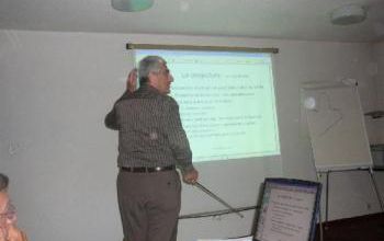 Ilan en train d'expliquer sa méthode