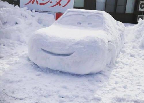 La Poste sous la neige en région parisienne.