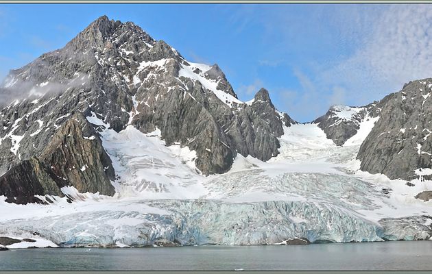 15 juillet 2024, matin : nous sommes ancrés dans la Baie Samarinvågen et nous partons pour une randonnée vers le glacier Samarinbreen - Fjord Hornsund- Spitzberg - Svalbard - Norvège