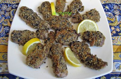 Langue d'agneau en panure de pignons et olives noires confites