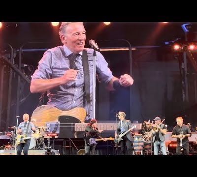 BRUCE SPRINGSTEEN & THE E-STREET BAND "Twist And Shout" 