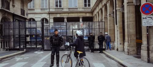 La crise , la violence, c'est eux .