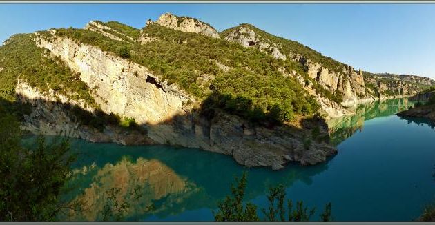 Congost de Mont-Rebei : entrée de la gorge avec de splendides reflets aquatiques - Aragon/Catalogne - Espagne
