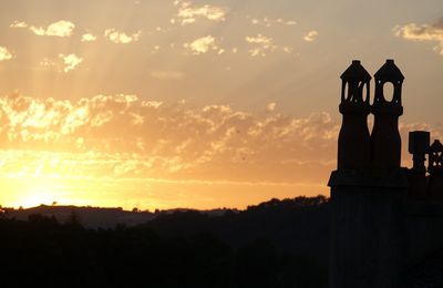 EB - Coucher de soleil sur les toits, à Espalion...