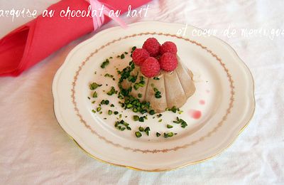 Marquise au chocolat au lait, cœur meringué.