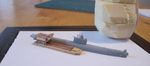 Sous marin Type 33 et péniche