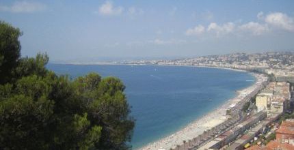 La promenade des Anglais vue du haut du château, à Nice. 29 juillet 2006.