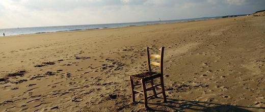 Chaise sur la plage(A & A et Cie n° 70)