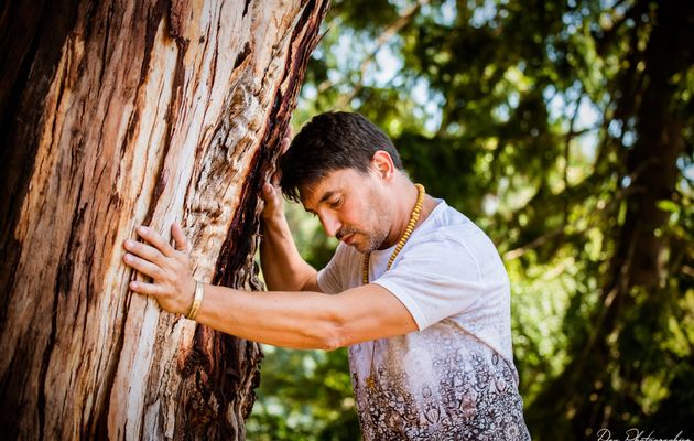 Atef dans la playlist Clipcast avec Naïf, extrait de l'album Les Mots qui Unissent