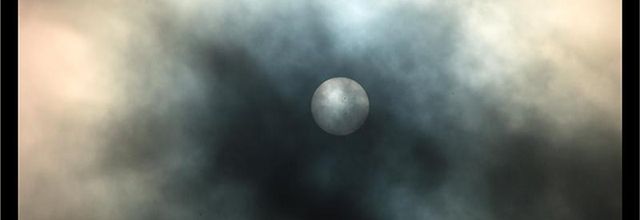 Ceci n'est pas la Lune ...