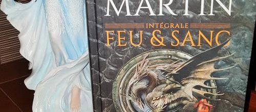 "Feu et Sang - l'intégrale illustrée" de George R.R Martin, publié chez Pygmalion : un magnifique livre relié, l'histoire des targaryens et dragons 300 ans avant le trône de fer, génia