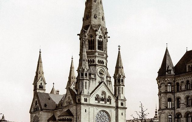 RETOUR  A  BERLIN  -  L'EGLISE  DU  SOUVENIR