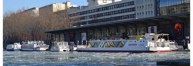 Le Bassin de la Villette sous la glace : hiver 2012