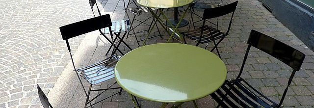 Vu dans l'Est / Chaises et sièges d'ici / 24...