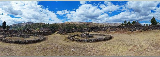 Route vers Cuzco : Les qolqas ou colcas (greniers) de Raqchi - Pérou