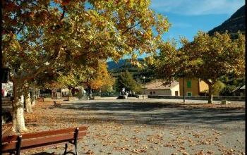 La cour 07 - Sur la place - Théa d'Albertville