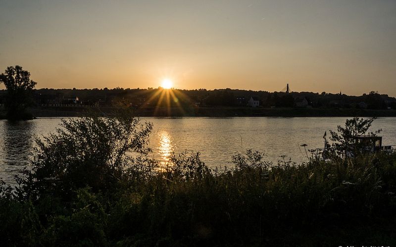 Et au milieu coule la rivière...
