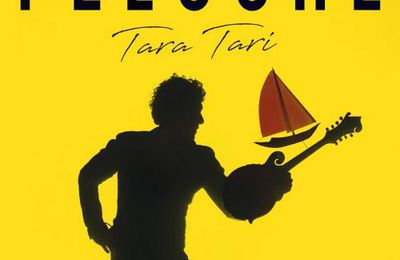 Féloche quitte le port avec Tara Tari