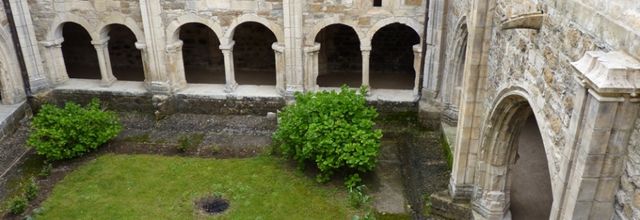 CARENNAC : le cloître et l'église