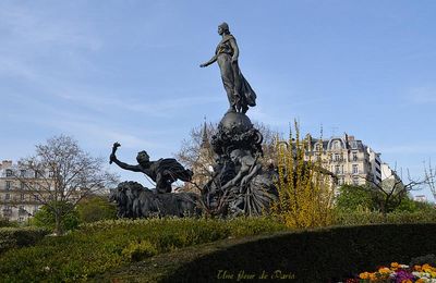 Place de la Nation : Le Triomphe de la République