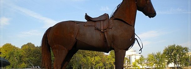 Port de Javel au Port de Suffren, sculptures au fil de l'eau : Le cheval