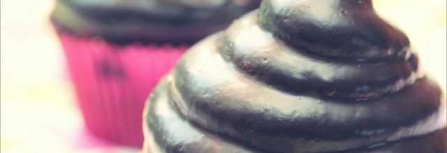 Cupcakes au chocolat & meringue italienne {comme des Hi-Hat Cupcakes !}