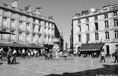 Autour de la fontaine