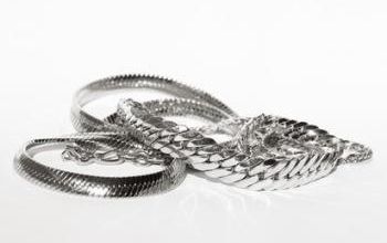 Astuces pour nettoyer ses bijoux en argent