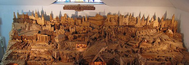 Le village de Rajecka Lesna et son Bethléem en bois