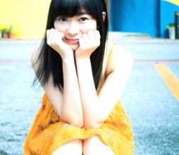 Rino Sashihara fait de la pub avec les Thinking Dogs pour "LOTTE GUM"