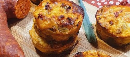 MUFFINS SALÉS LÉGER ,POIREAUX, CHORIZO ET FROMAGE