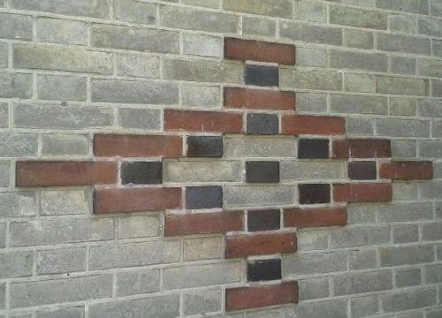 De la brique pour habiller les murs...