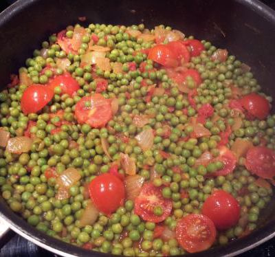 ° Poêlée de petits pois, tomates et jambon