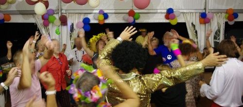 Anniversaire de mariage ....Fête costumée, hippies, baba-cool...