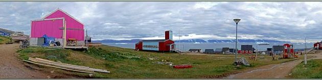 La petite église luthérienne de Qaanaaq et son "Petit Jésus et les enfants" à la mode Inuit - Groenland