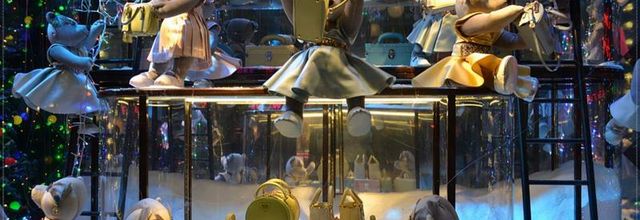 Prada fête Noël au Printemps La griffe revisite la tradition sur le thème 