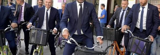 Ils s’apprêtent à prendre une bonne raclée à bicyclette 