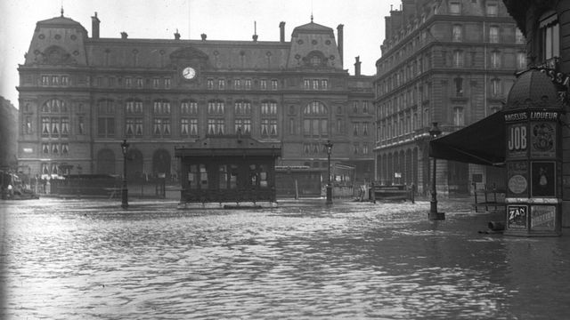 LA GRANDE CRUE DE LA SEINE A PARIS DE 1910