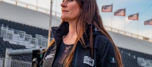 Floor Jansen : Vidéo de l'hymne national allemand pour le grand prix de F1 le 4 septembre 2022