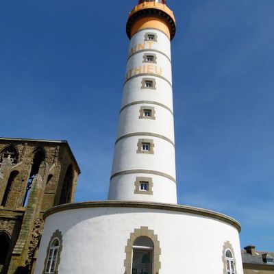 -Le Phare et le Sémaphore de la pointe Saint-Mathieu