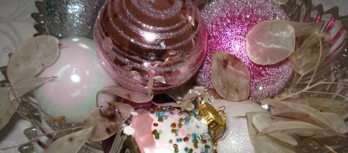 le ton est donné : Gourmandise glacée et rose