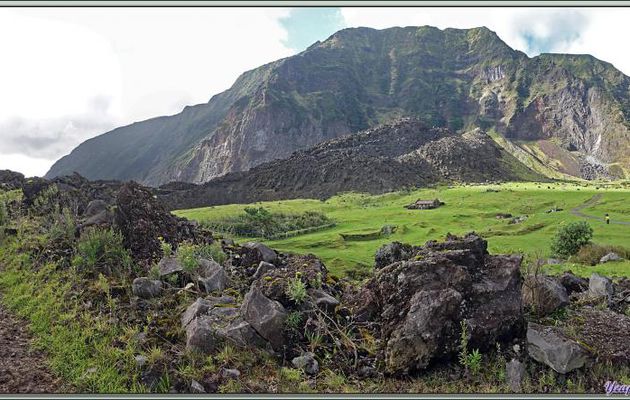 Au pied du "Volcan 1961" : La Petite Maison dans la Prairie (Thatched House) - Edinburgh of the Seven Seas - Tristan da Cunha