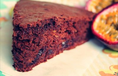 Moelleux chocolat & fruit de la passion {sans beurre ; avec de la courgette !}