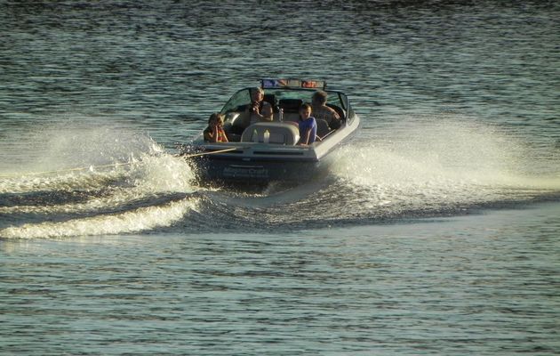 un bateau à Vassivière