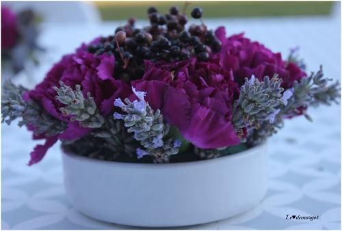 Des fleurs dans un ramequin